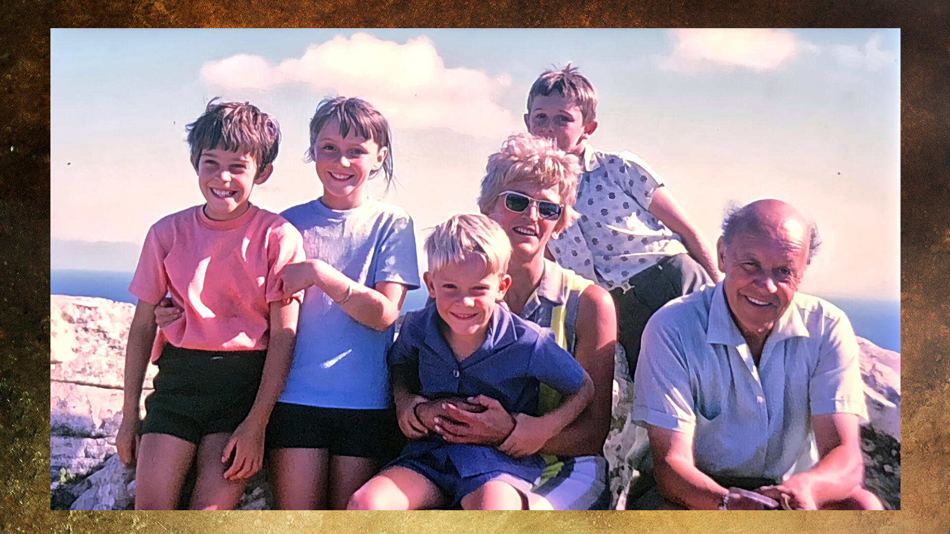 Erica, Solveig, Carl, aunt Kristal, 'granddad' Jimmy & Svein Åge